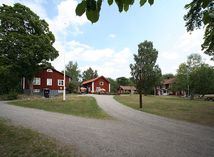 Husby gård, bild från http://hem.bredband.net/lonpat/jarvagardar/